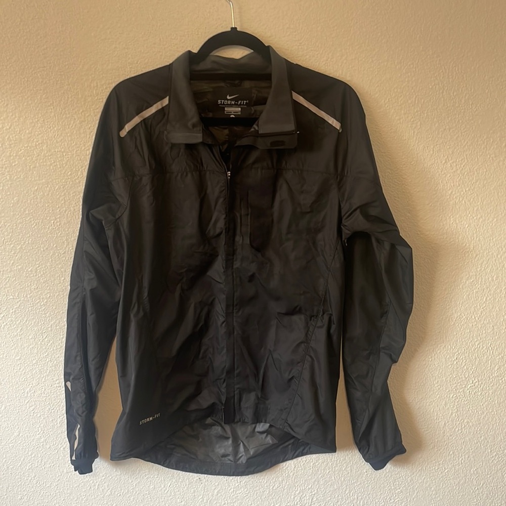 NIKE Storm-FIT Light-weight running jacket